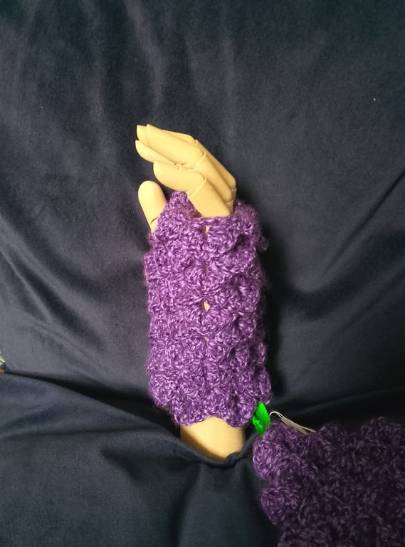 Crochet dragon scales  fingerless wrist warmers very soft .
