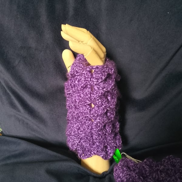 Crochet dragon scales  fingerless wrist warmers very soft several different col 