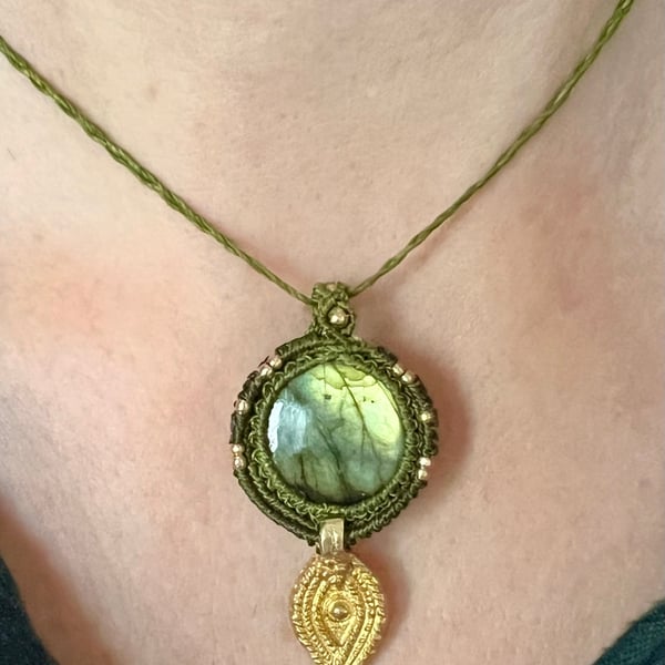 Labradorite pendant 