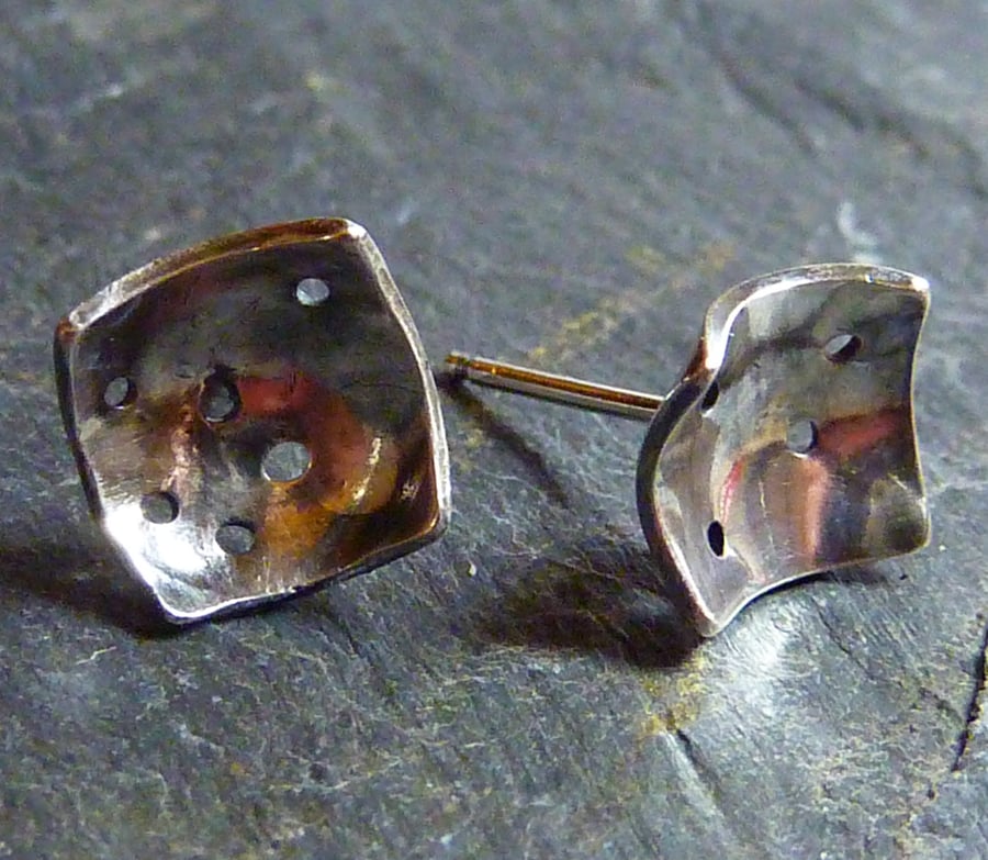 Irregular hole studs