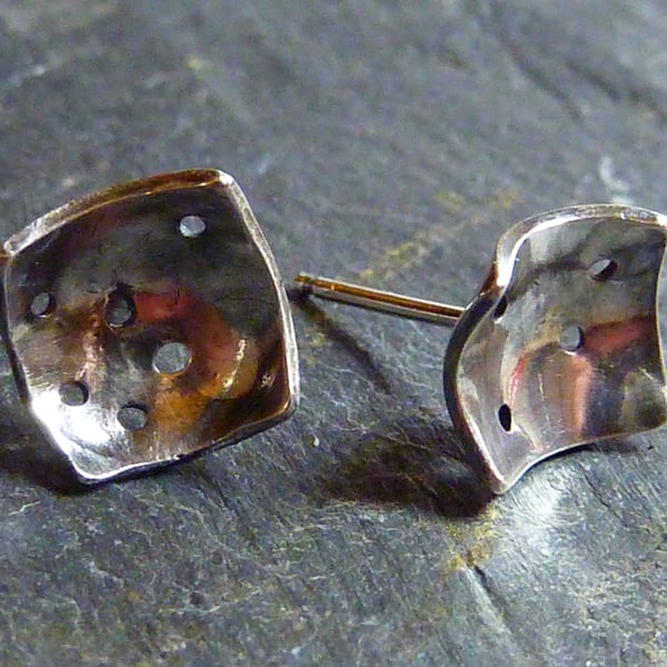 Irregular hole studs