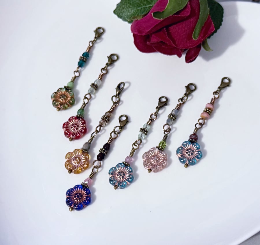 Small bohemian pansy flower zip charms