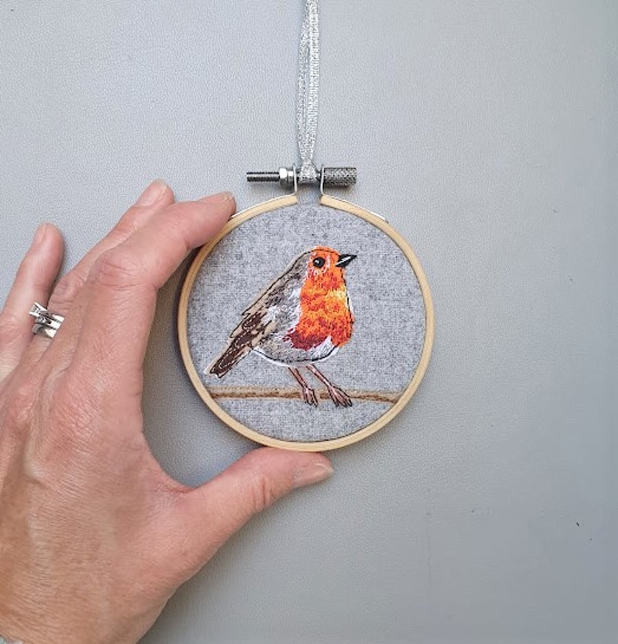 Handmade Robin applique and embroidered mini hoop - hanging decoration 