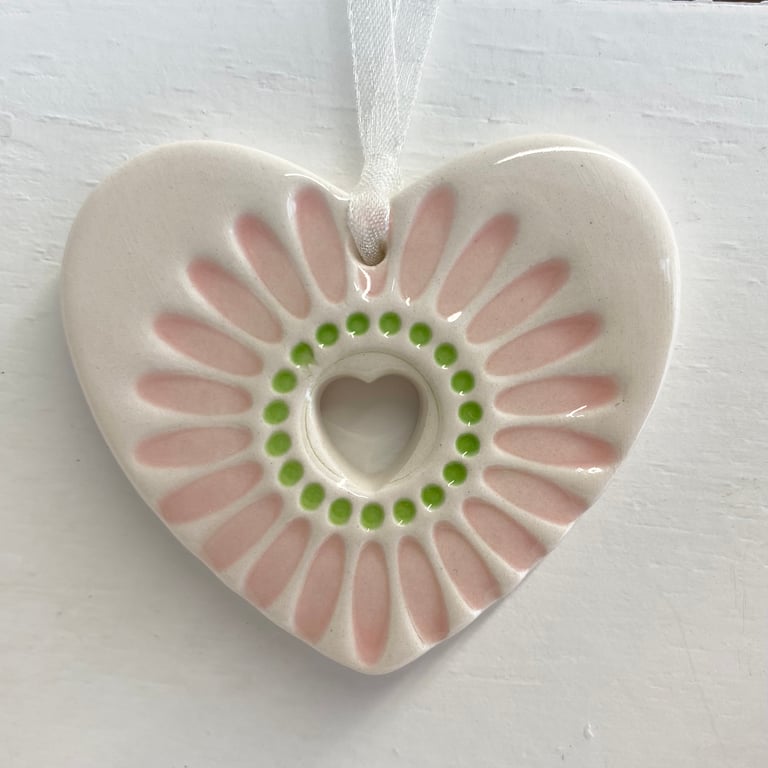 Small Ceramic heart decoration with pink daisy