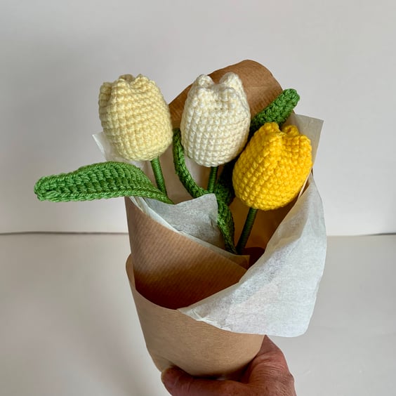 Tulips, 3 Yellow crochet tulip mini bouquet, everlasting flowers