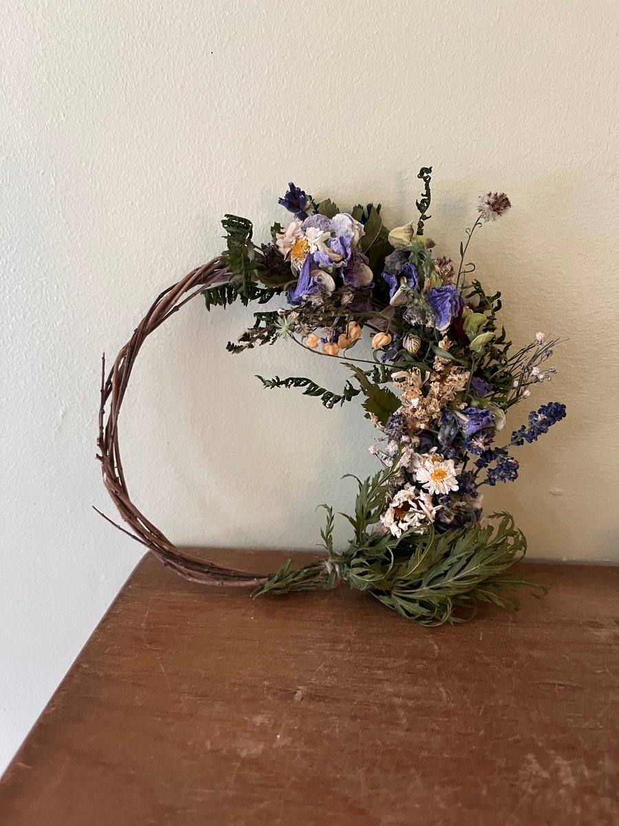 Dried Flower and Foliage Wreath Decoration.  Winter Colours. 13cm Wide.