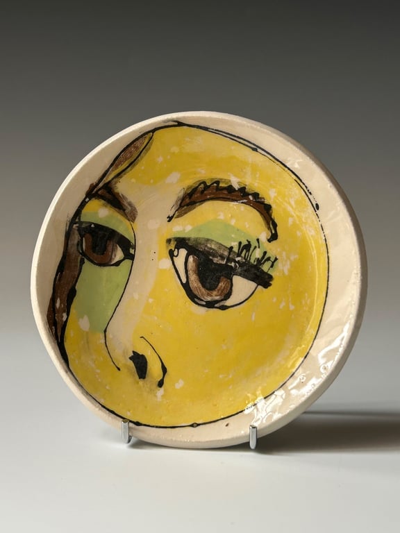 Small Portrait Dish: Yellow 15cm diameter
