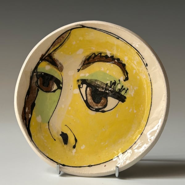 Small Portrait Dish: Yellow 15cm diameter