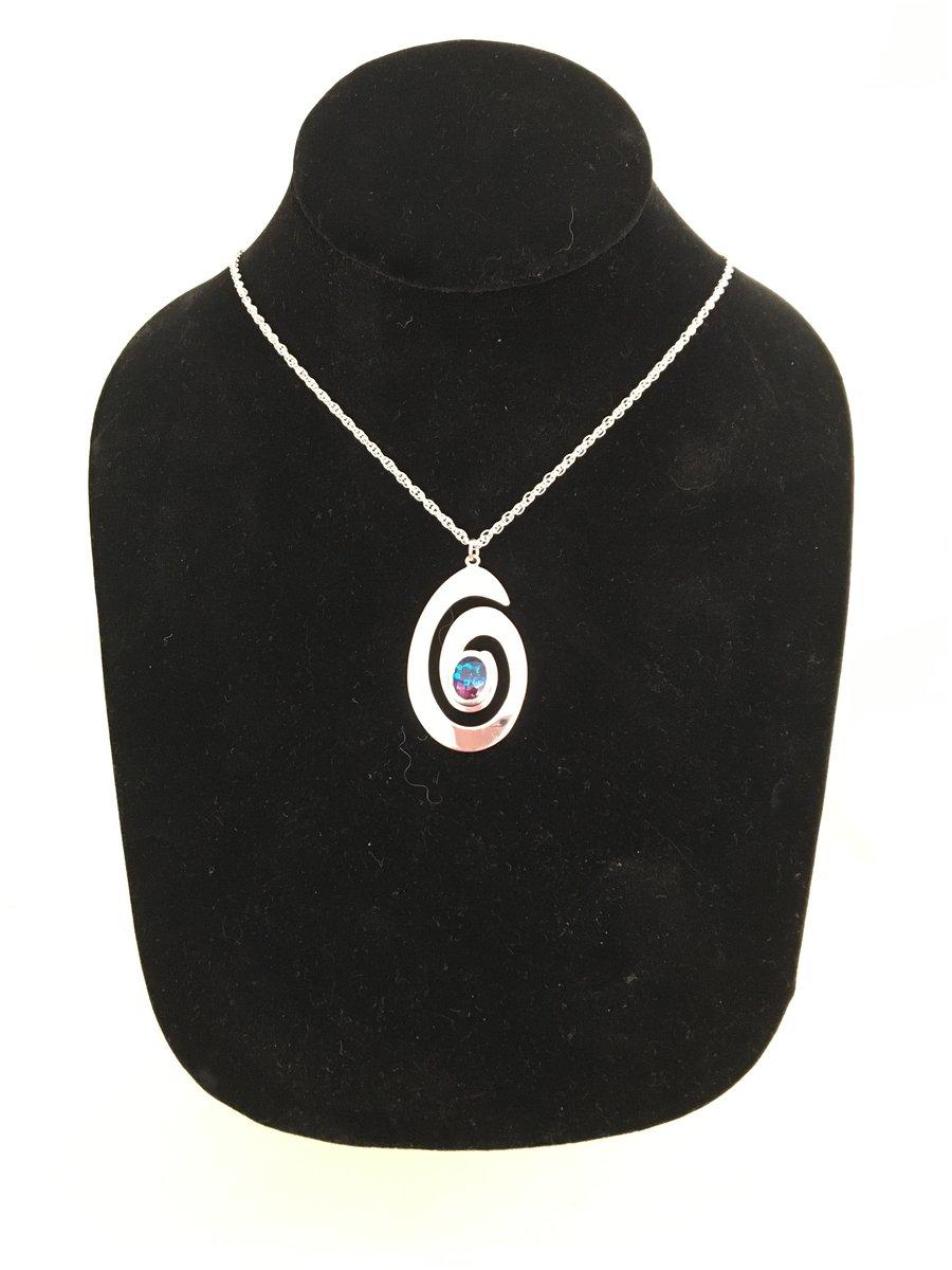 Tri-Colour Centred Swirl Pendant
