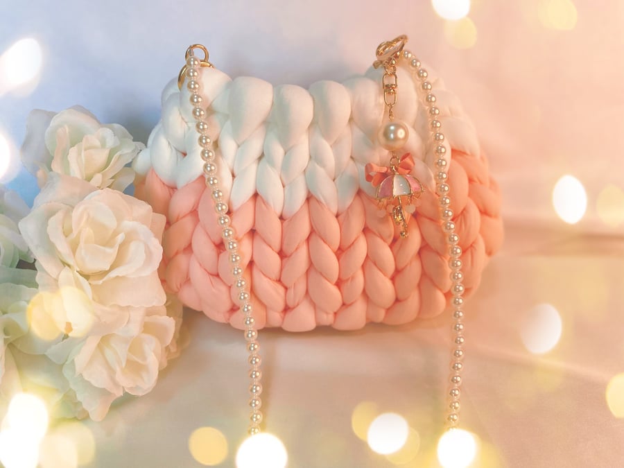 Hand-crocheted Bag in White and Peach, exchangeable handle and Pearls chain