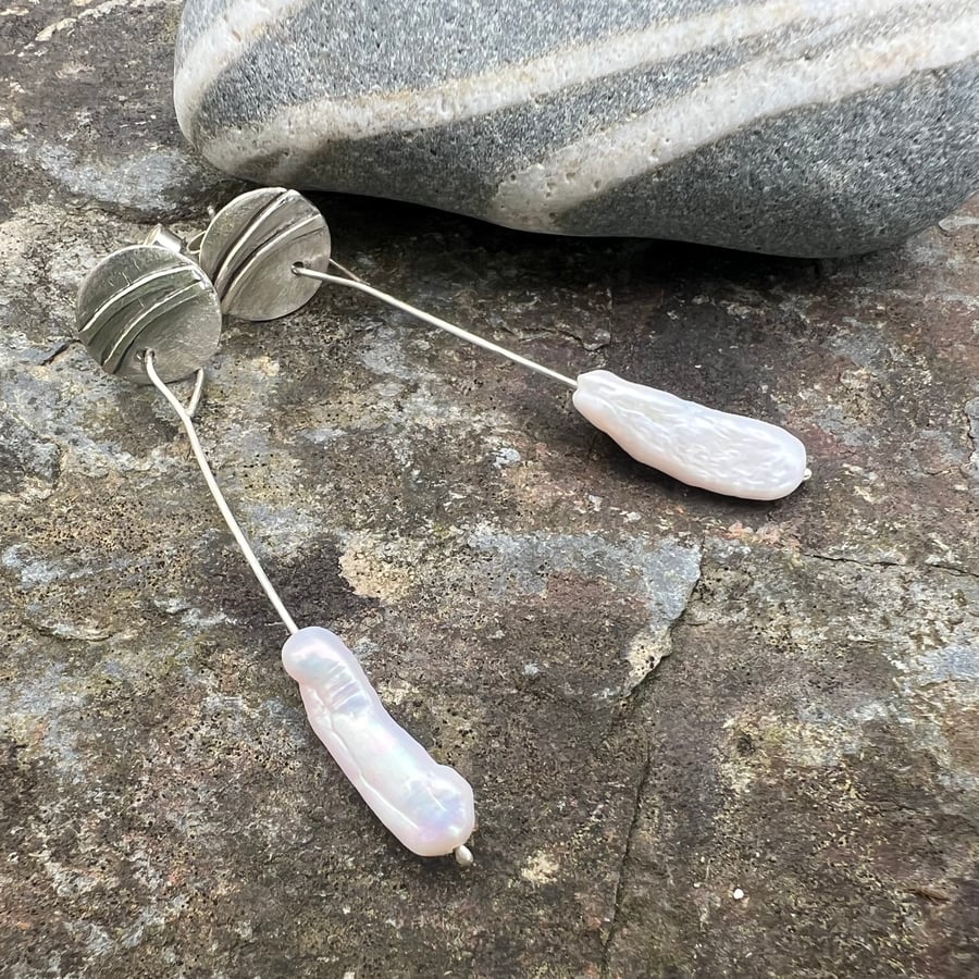  Silver Circle Stud Earrings with Biwa Pearl Drop