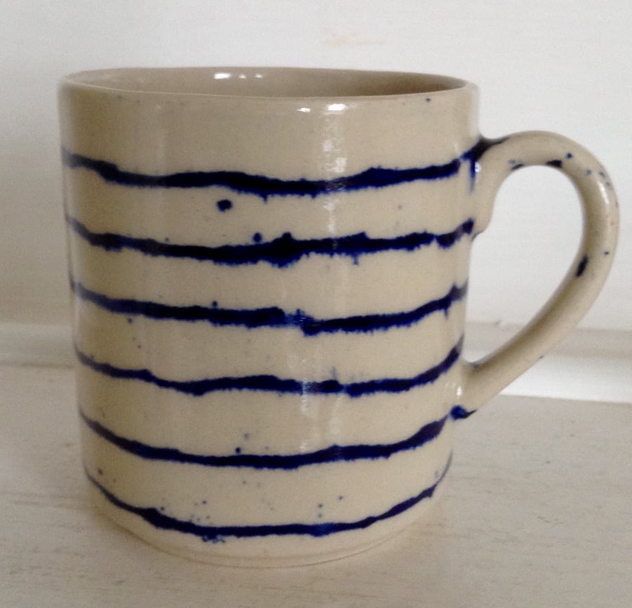 Mug in pottery stoneware 