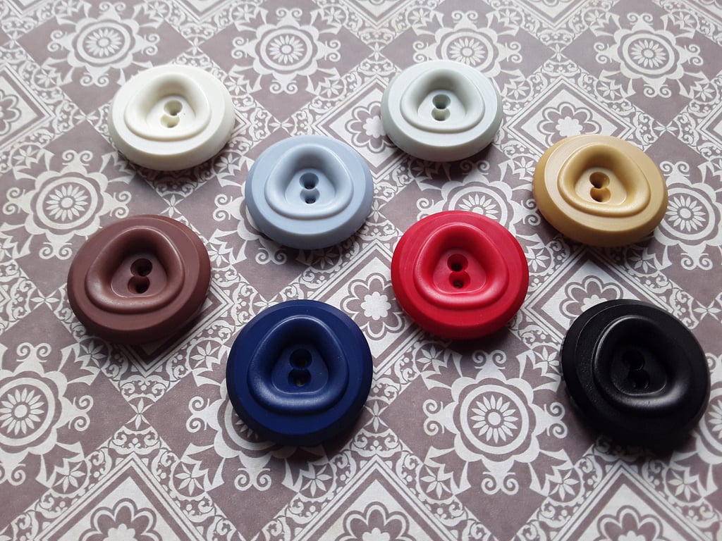 32mm Vintage Casein , 1 & 1 4" 2 hole Tri cut in 8 colours