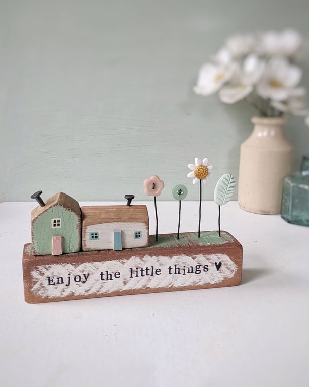Little Wooden Houses with Clay & Button Garden 'Enjoy the little things'