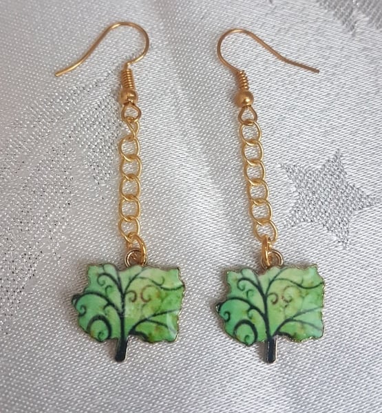 Gorgeous Tree of Life Earrings - Gold tones.