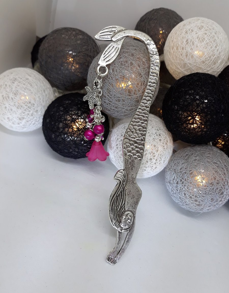 MM63 - Mermaid bookmark with Lucite flower