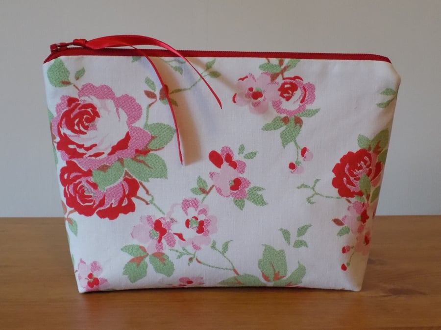 Cath Kidston White 'Rosali' Floral Fabric Make Up Bag Case Cosmetics Purse Pouch