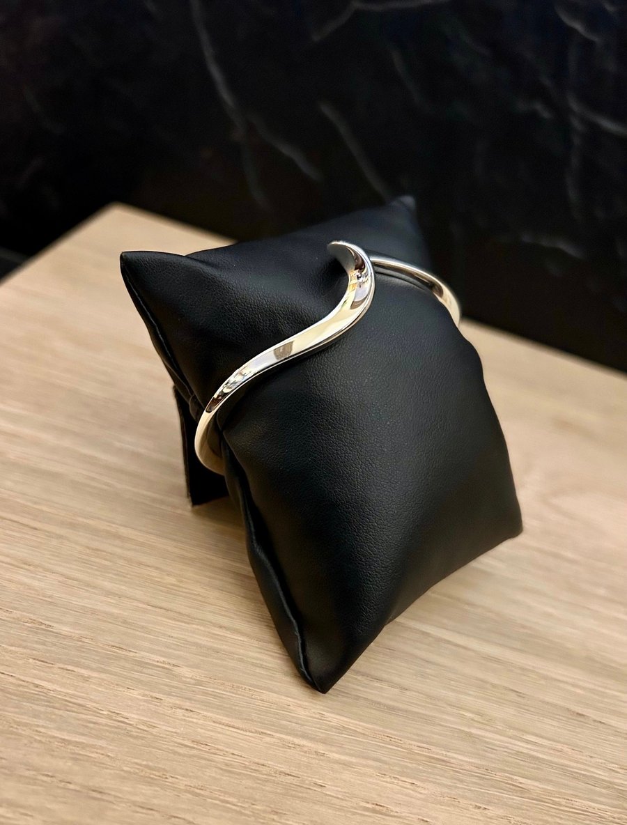 "Delineate" - Hand Forged Sterling Silver Torc Bangle - Made to any size - Twist