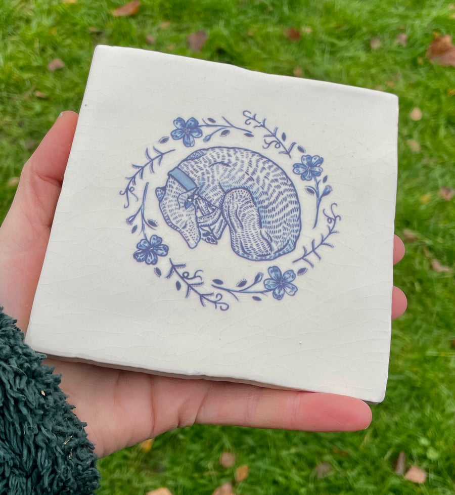 Handmade Decorative Ceramic Crackle Tile - Snooze club illustration 