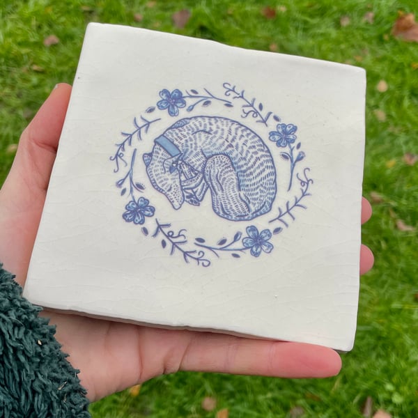 Handmade Decorative Ceramic Crackle Tile - Snooze club illustration 