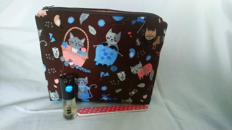 Cute Knitting Cats Design Make Up Bag