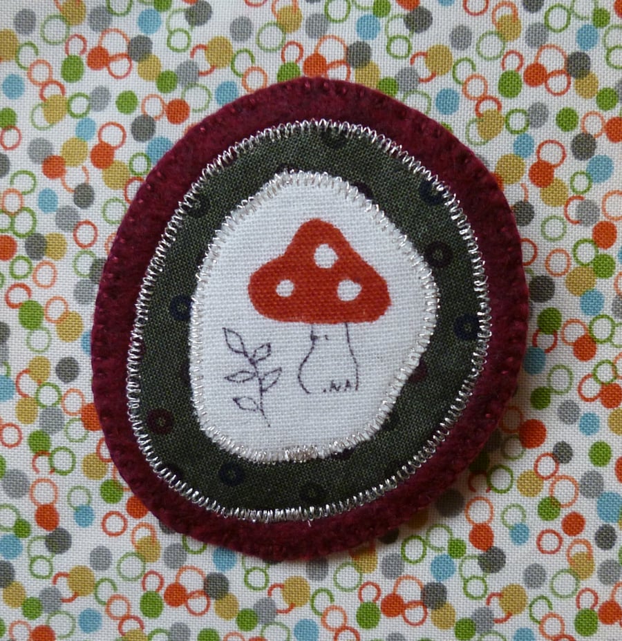 Mossy Mushroom. Pretty Felt Brooch.