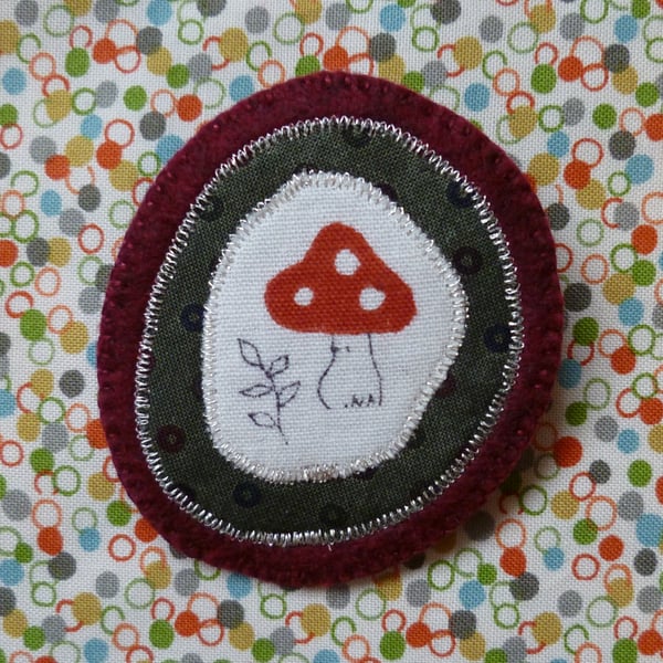 Mossy Mushroom. Pretty Felt Brooch.