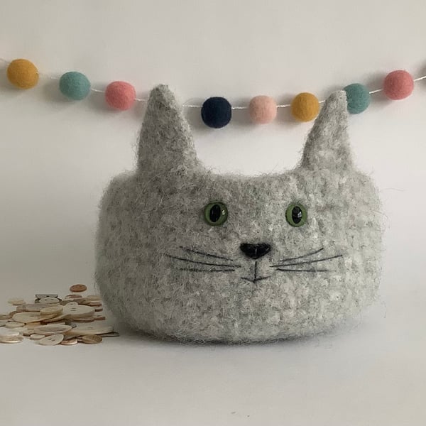 FELTED 'FUSSPOT' BOWL, desk tidy  . Cat. Grey . Home decor.
