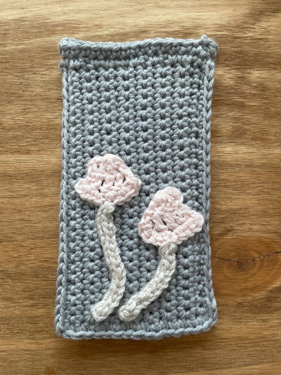 Crocheted phone case 