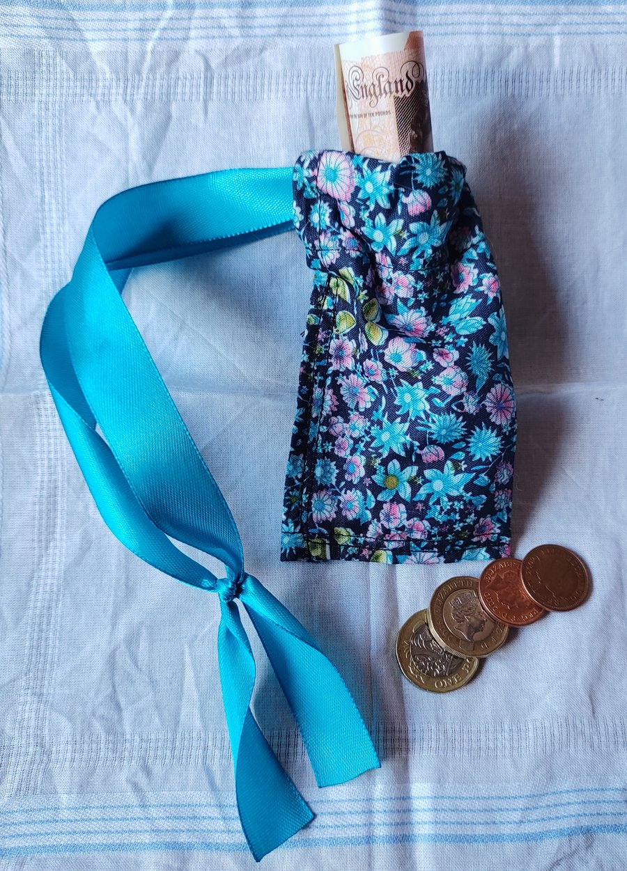 Black Floral Drawribbon Pouch