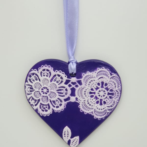 Clay purple heart hanging decoration with textured lace design