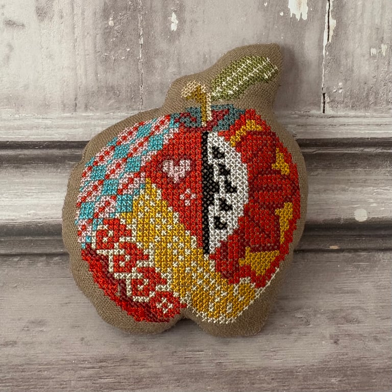 Apple Bowl Filler by Carolee Crafts SY 0016