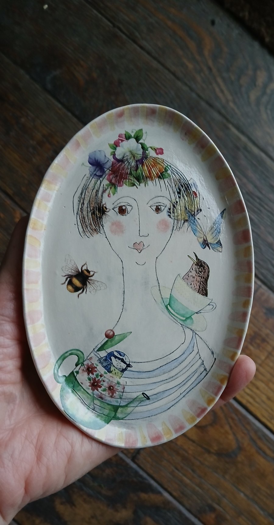 Figurative shallow dish-wall hanging 