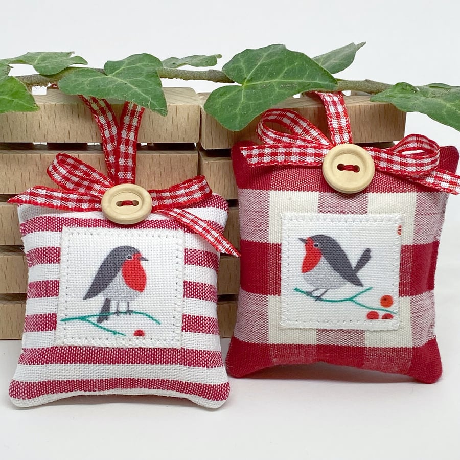 ROBIN CHRISTMAS DECORATION - red gingham or stripes