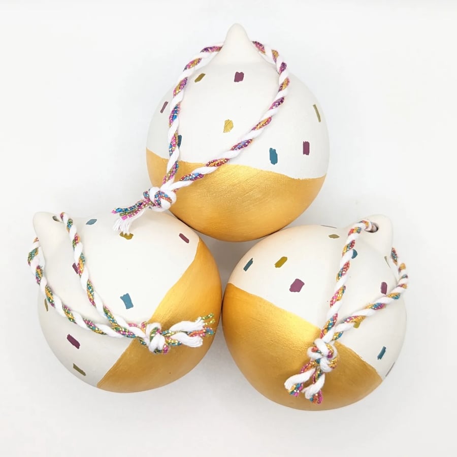 Ceramic baubles