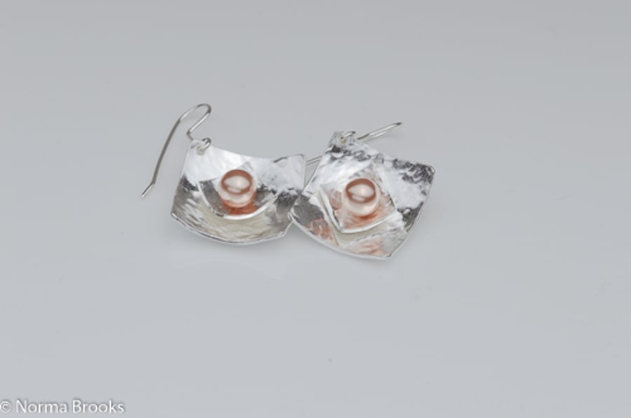 STERLING SILVER SQUARE EARRING WITH GOLD SWAROVSKI PEARLS
