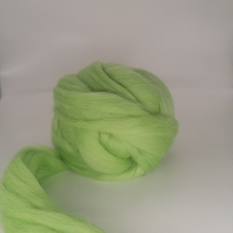 Lime Corriedale top fibre 