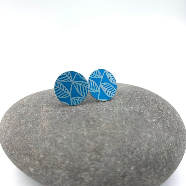 Turquoise aluminium circle stud earrings with leaf print