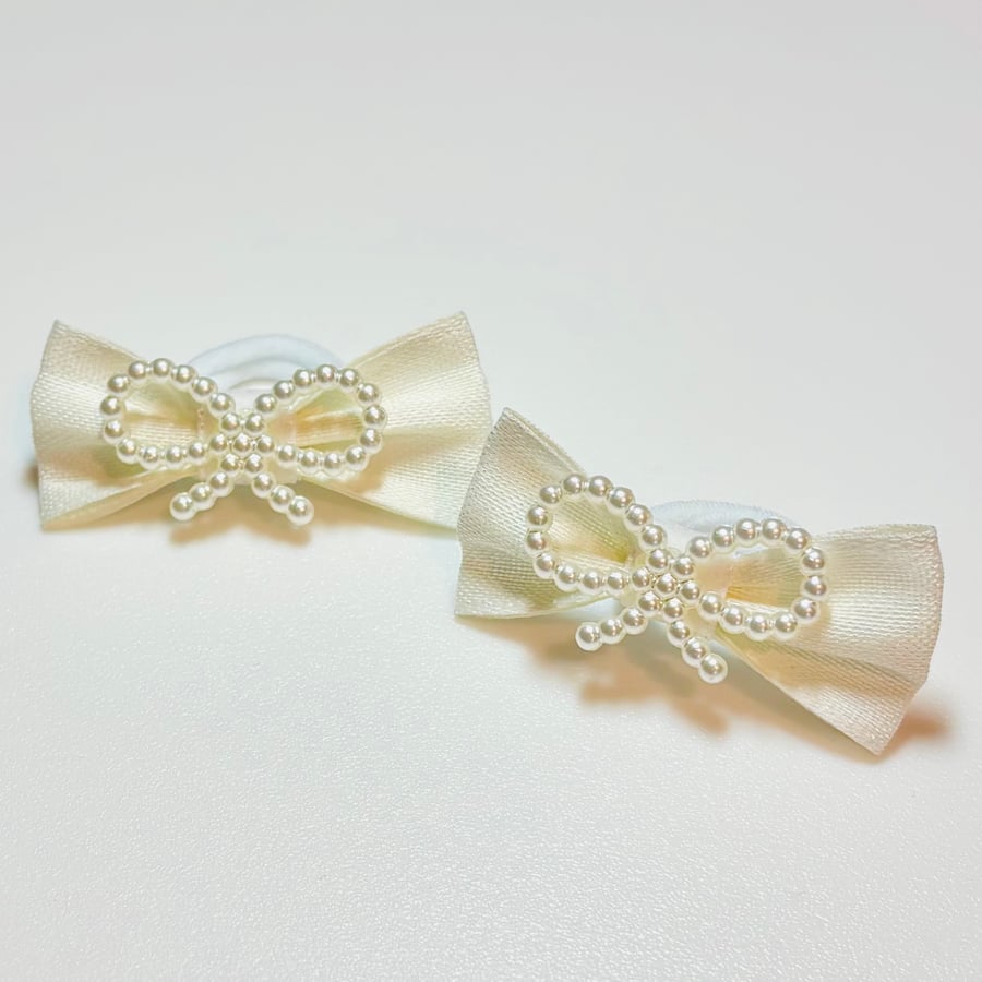 Pearl Bow Hair Bobbles 