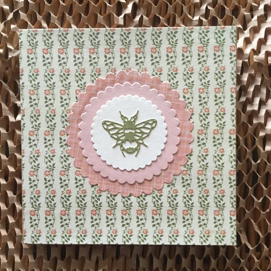 Vintage Style Scalloped Bee Card