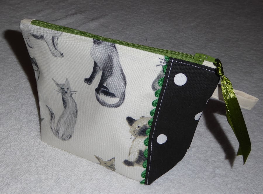 Cat Print Zipped Purse. Fully Lined with Gusset and Zip Pull. Ric Rac Trim