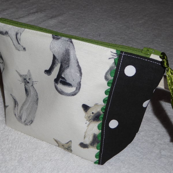 Cat Print Zipped Purse. Fully Lined with Gusset and Zip Pull. Ric Rac Trim