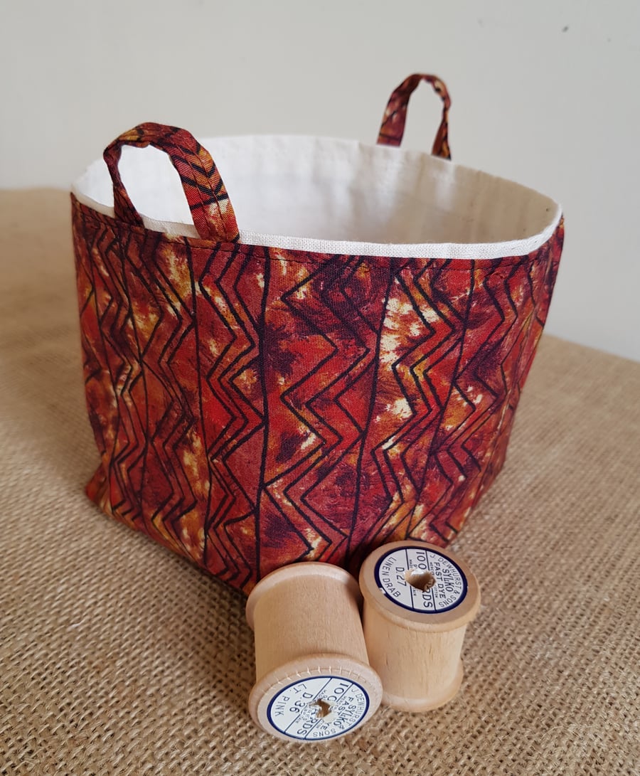 Fabric storage container: zigzag  design