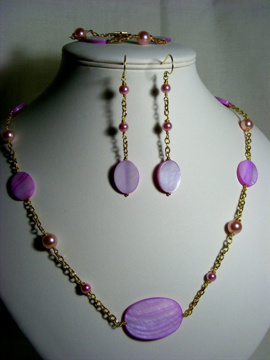 Pink Shell and Pearl Jewellery Set