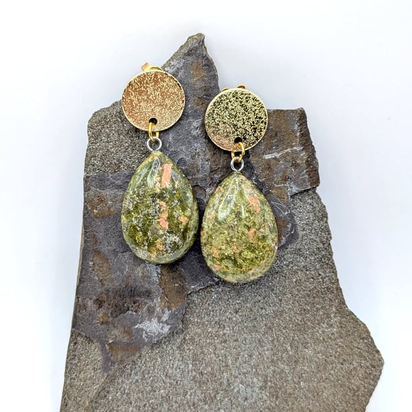 Earthy Elegance: Textured Gold and Unakite Teardrop Earrings 