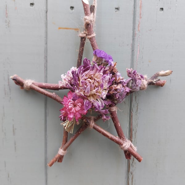 Dried Flower and Foliage Star. Handmade. 19x19cm