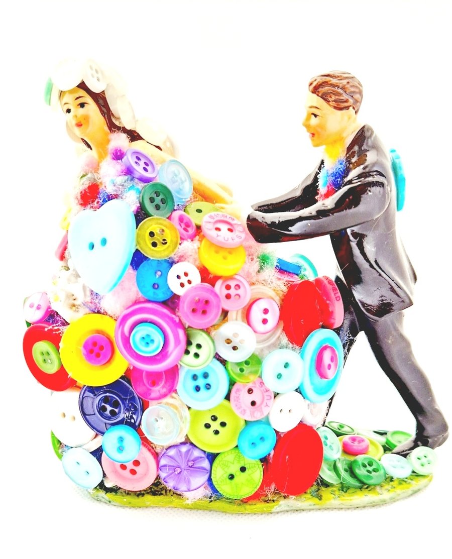 Funny wedding toppers Button couple