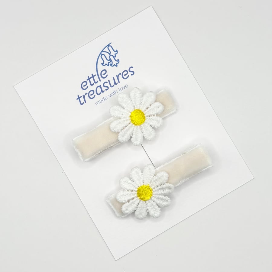 Daisy lined hair clips 