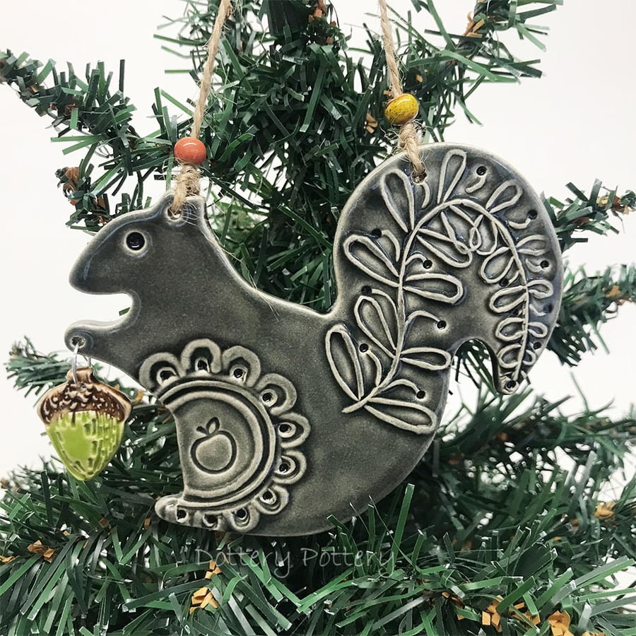 Ceramic squirrel with acorn decoration Grey