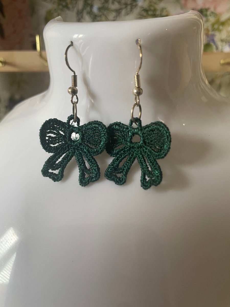 Handmade Free Standing Lace Earrings Emerald Green Bows 